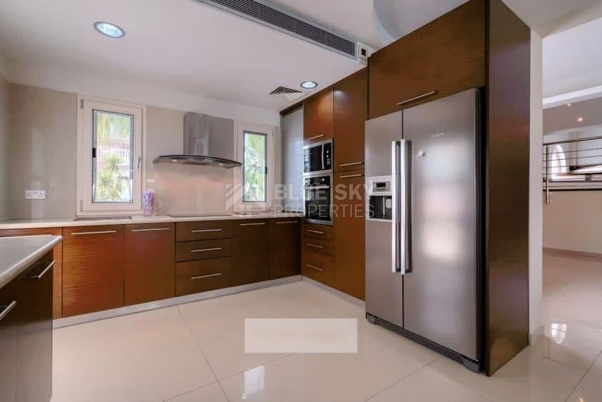 For sale : Stunning 6 bedrooms two-storey villa  in the sought-after area of Universal, Agios Theodoros, Paphos.