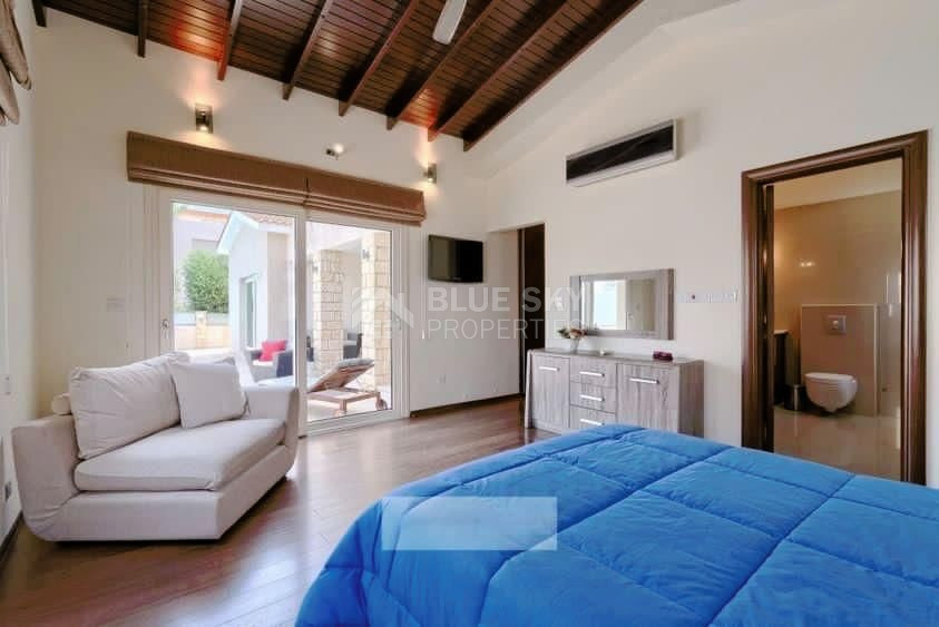 For sale : Stunning 6 bedrooms two-storey villa  in the sought-after area of Universal, Agios Theodoros, Paphos.