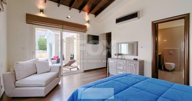 For sale : Stunning 6 bedrooms two-storey villa  in the sought-after area of Universal, Agios Theodoros, Paphos.