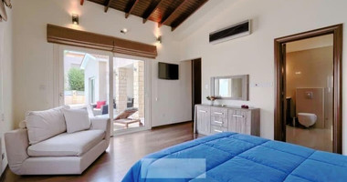 For sale : Stunning 6 bedrooms two-storey villa  in the sought-after area of Universal, Agios Theodoros, Paphos.