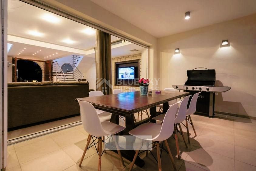 For sale : Stunning 6 bedrooms two-storey villa  in the sought-after area of Universal, Agios Theodoros, Paphos.