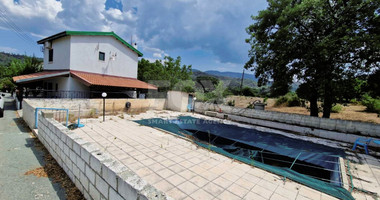 Beautiful three-bedroom house with big garden and common swimming pool in Mandria, Limassol