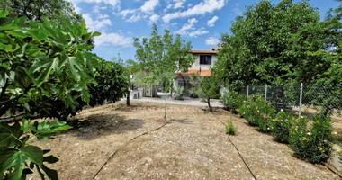 Beautiful three-bedroom house with big garden and common swimming pool in Mandria, Limassol