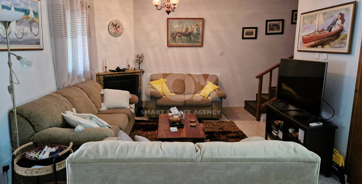 Beautiful three-bedroom house with big garden and common swimming pool in Mandria, Limassol