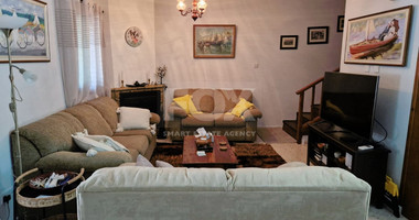 Beautiful three-bedroom house with big garden and common swimming pool in Mandria, Limassol