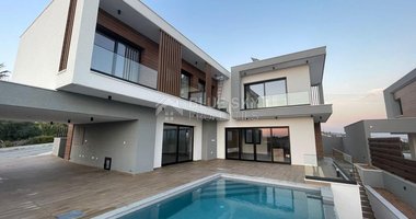 LOVELY MODERN VILLA IN PRIME LOCATION READY TO MOVE IN WITH READY TITLE DEED.