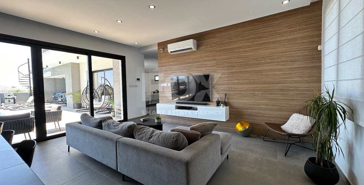 LOVELY MODERN VILLA IN PRIME LOCATION READY TO MOVE IN WITH READY TITLE DEED.