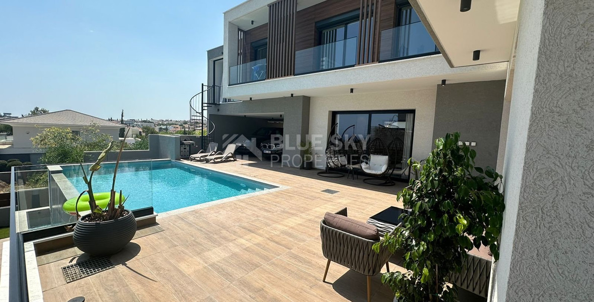 LOVELY MODERN VILLA IN PRIME LOCATION READY TO MOVE IN WITH READY TITLE DEED.