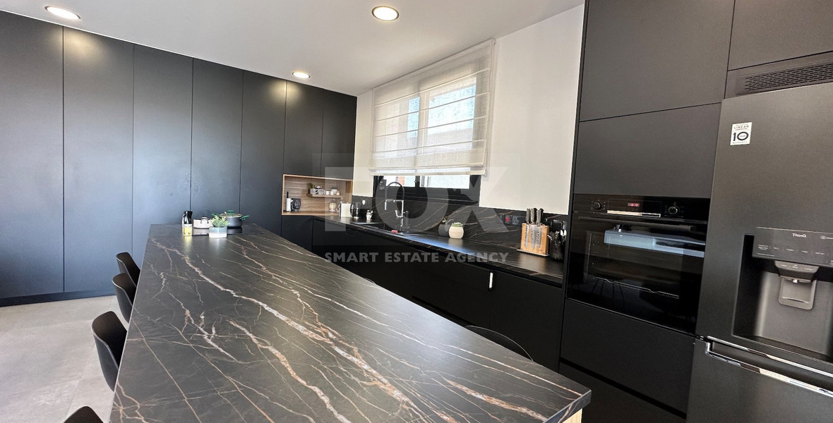 LOVELY MODERN VILLA IN PRIME LOCATION READY TO MOVE IN WITH READY TITLE DEED.