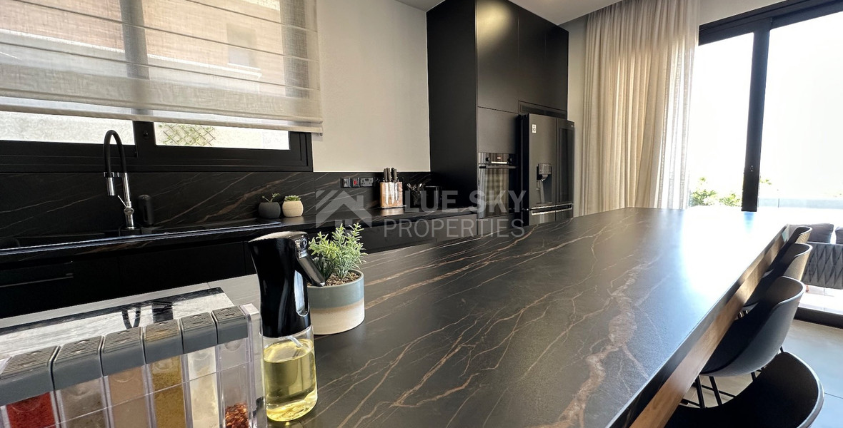 LOVELY MODERN VILLA IN PRIME LOCATION READY TO MOVE IN WITH READY TITLE DEED.