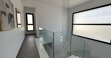 LOVELY MODERN VILLA IN PRIME LOCATION READY TO MOVE IN WITH READY TITLE DEED.