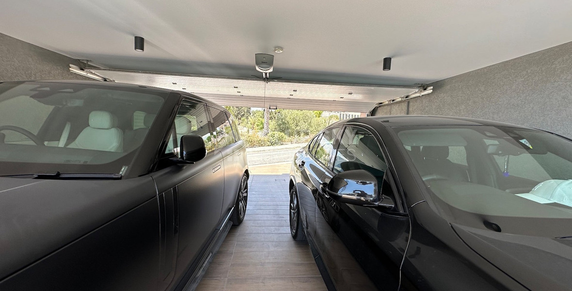 LOVELY MODERN VILLA IN PRIME LOCATION READY TO MOVE IN WITH READY TITLE DEED.