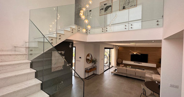 LOVELY MODERN VILLA IN PRIME LOCATION READY TO MOVE IN WITH READY TITLE DEED.