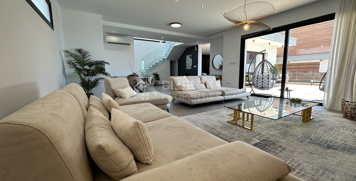 LOVELY MODERN VILLA IN PRIME LOCATION READY TO MOVE IN WITH READY TITLE DEED.