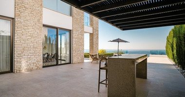 Luxury fully furnished and equipped villa in Peyia