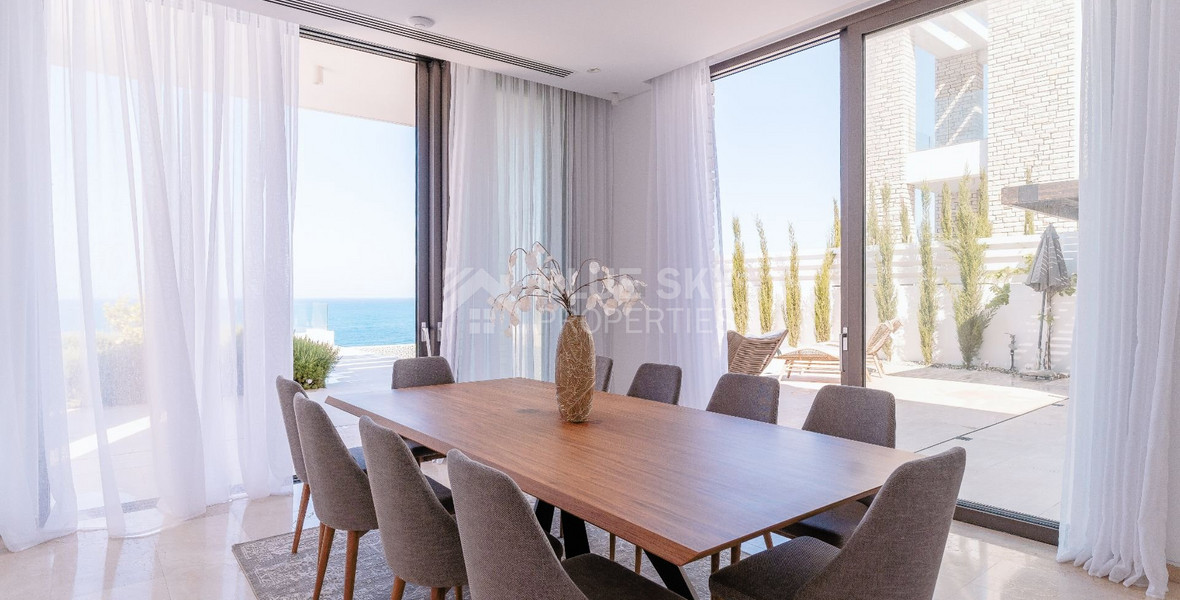 Luxury fully furnished and equipped villa in Peyia