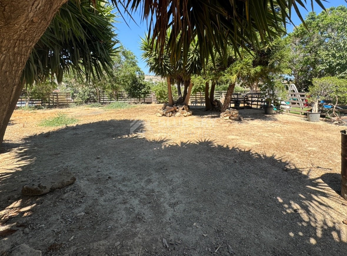 Residential field of 546sqm (3 Floors) for Sale in Agia Fylaksis, Limassol
