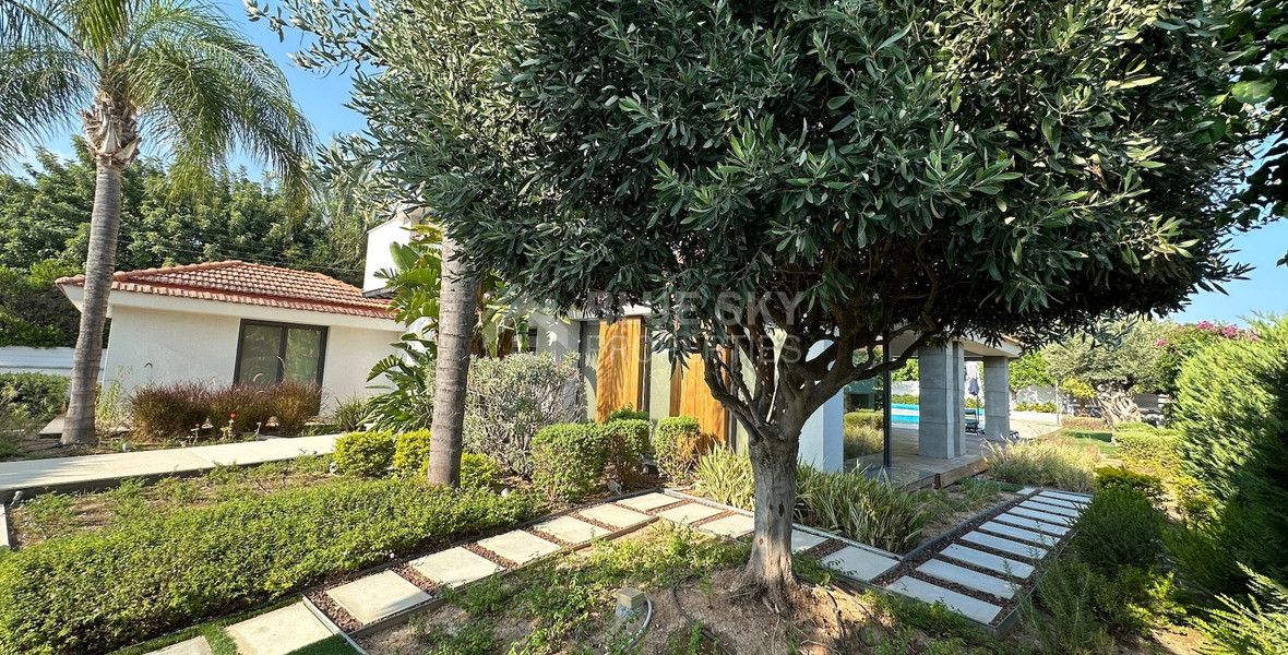 FOR SALE LUXURY FURNISHED 4 BEDROOM VILLA WITH SEPARATE MAIDS QUARTER WITH BEAUTIFUL GARDENS AND POOL IN GERMASOGIA AREA.