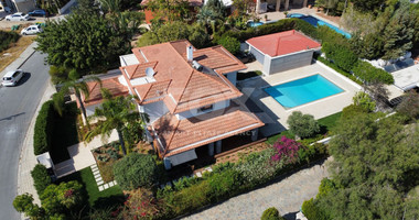 FOR SALE LUXURY FURNISHED 4 BEDROOM VILLA WITH SEPARATE MAIDS QUARTER WITH BEAUTIFUL GARDENS AND POOL IN GERMASOGIA AREA.