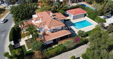 FOR SALE LUXURY FURNISHED 4 BEDROOM VILLA WITH SEPARATE MAIDS QUARTER WITH BEAUTIFUL GARDENS AND POOL IN GERMASOGIA AREA.