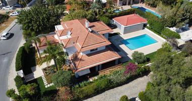 FOR SALE LUXURY FURNISHED 4 BEDROOM VILLA WITH SEPARATE MAIDS QUARTER WITH BEAUTIFUL GARDENS AND POOL IN GERMASOGIA AREA.