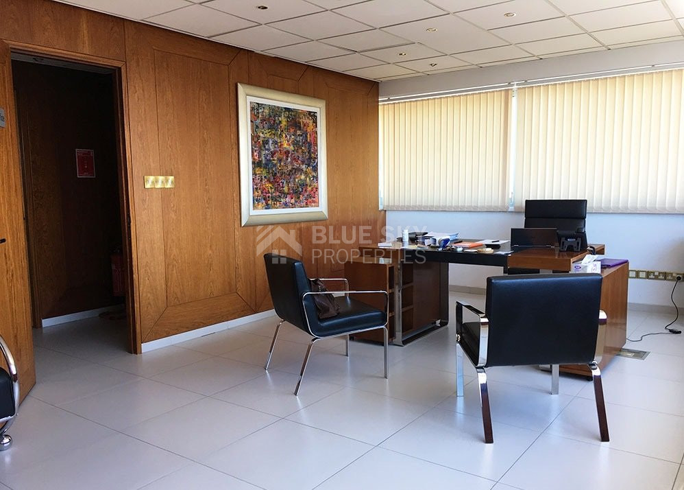 Luxury office in Agia Zoni 210 Sqm with 3 parkings