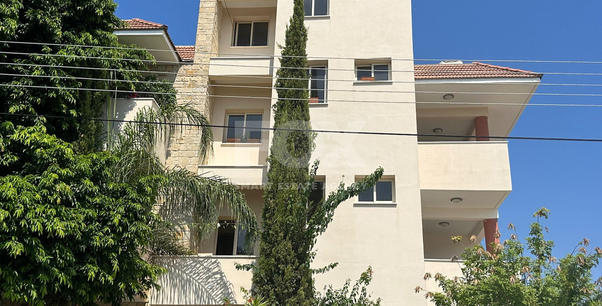 Fabulous building for sale in Agia Fyla with easy access to the highway and all amenities.