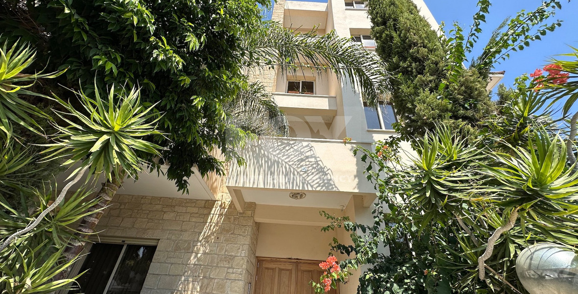 Fabulous building for sale in Agia Fyla with easy access to the highway and all amenities.