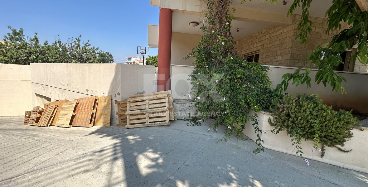 Fabulous building for sale in Agia Fyla with easy access to the highway and all amenities.