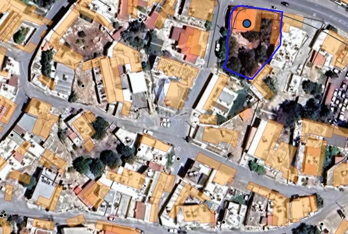 Land with house in Geroskipou