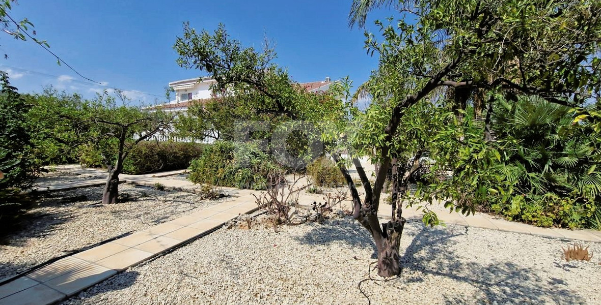 Elegant Villa for sale in Parekklisia: with Expansive Garden, Swimming Pool and Sea Views