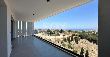 Luxury Three Bedroom Penthouse In Mouttalos