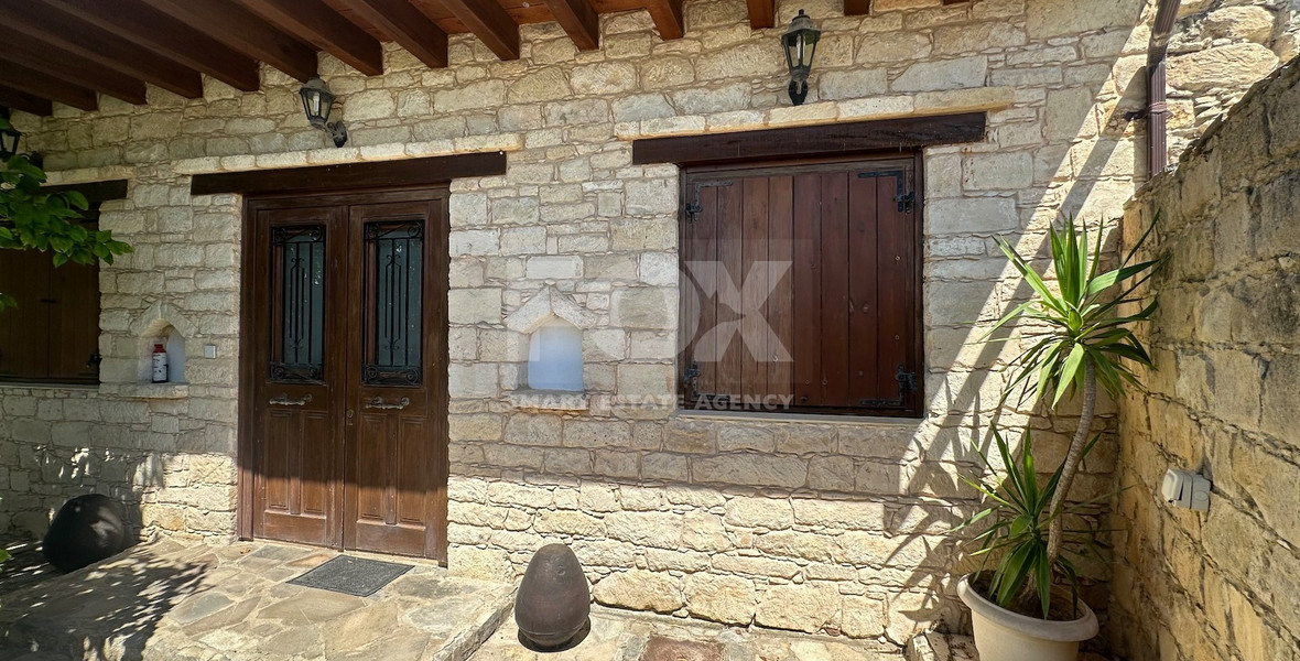 Two Traditional Stone houses with Pool in Salamiou