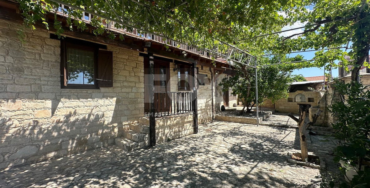 Two Traditional Stone houses with Pool in Salamiou
