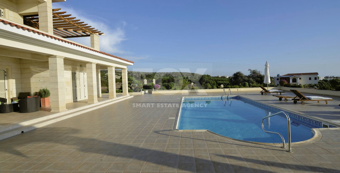 Five bedroom luxury villa in Peyia