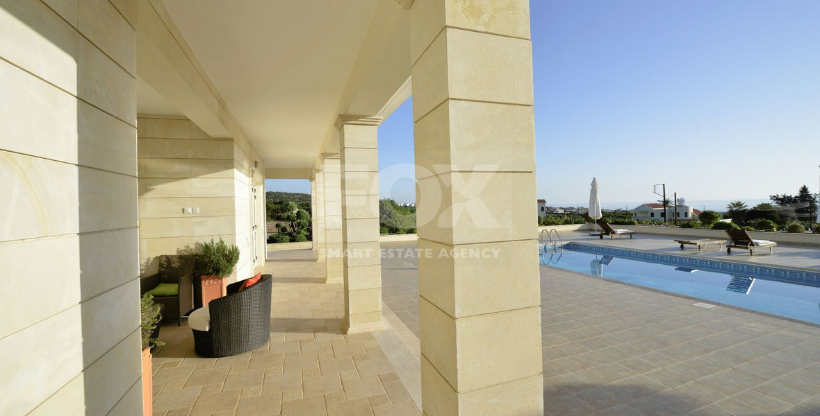 Five bedroom luxury villa in Peyia