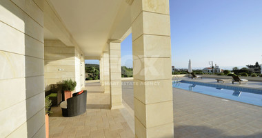 Five bedroom luxury villa in Peyia