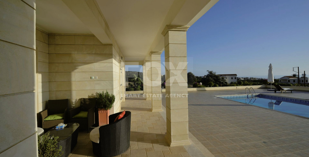 Five bedroom luxury villa in Peyia