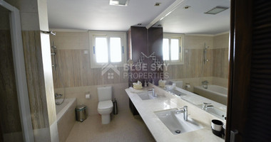 Five bedroom luxury villa in Peyia