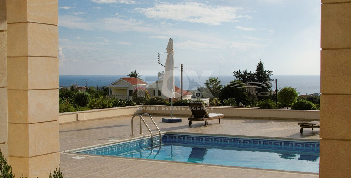 Five bedroom luxury villa in Peyia