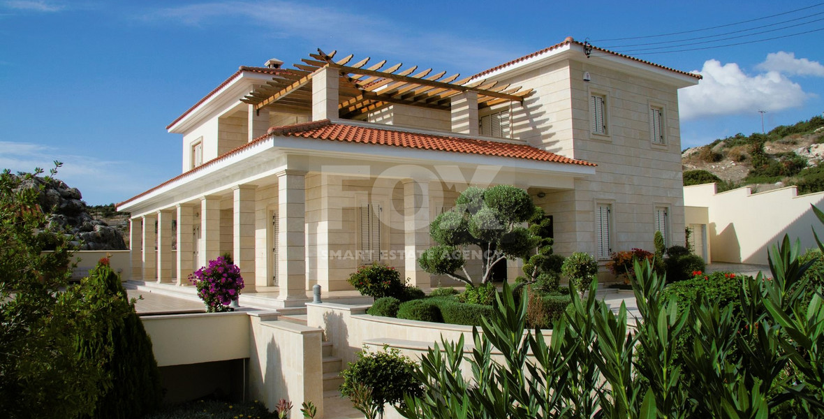 Five bedroom luxury villa in Peyia