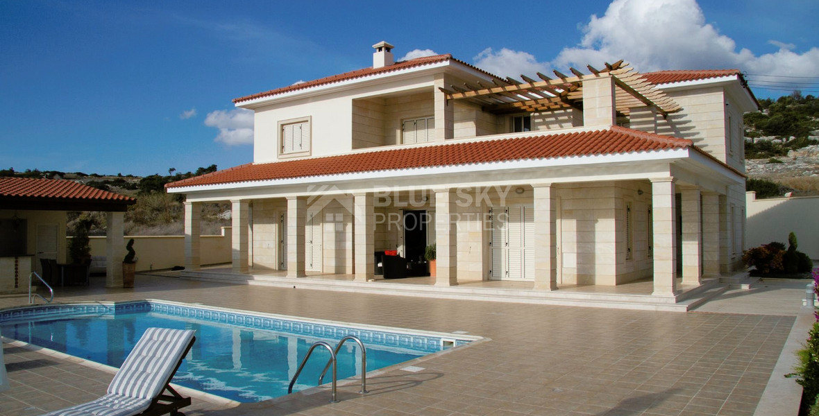 Five bedroom luxury villa in Peyia