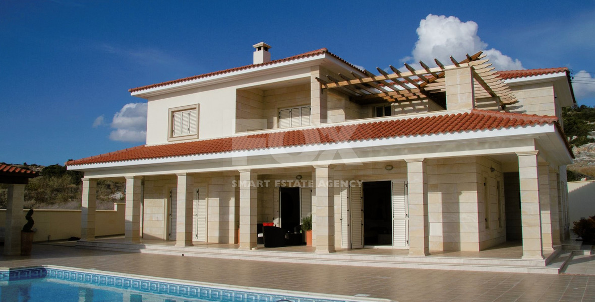 Five bedroom luxury villa in Peyia