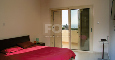 Five bedroom luxury villa in Peyia