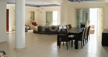 Five bedroom luxury villa in Peyia