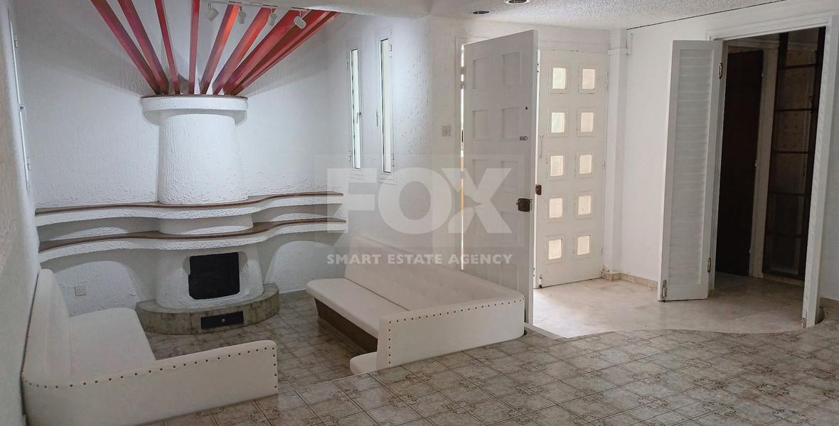 FOR RENT IS A GROUND FLOOR,SPLIT LEVEL THREE PLUS ONE BEDROOM APARTMENT