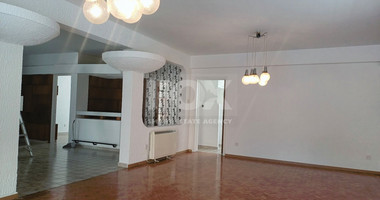 FOR RENT IS A GROUND FLOOR,SPLIT LEVEL THREE PLUS ONE BEDROOM APARTMENT