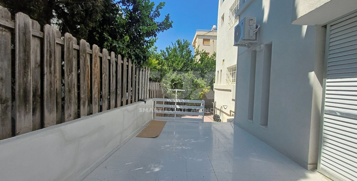 FOR RENT IS A GROUND FLOOR,SPLIT LEVEL THREE PLUS ONE BEDROOM APARTMENT