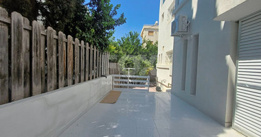 FOR RENT IS A GROUND FLOOR,SPLIT LEVEL THREE PLUS ONE BEDROOM APARTMENT