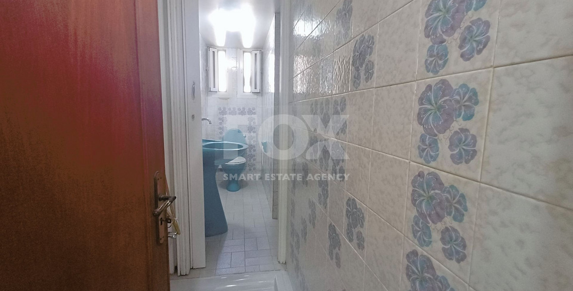 FOR RENT IS A GROUND FLOOR,SPLIT LEVEL THREE PLUS ONE BEDROOM APARTMENT